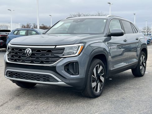 Certified 2025 Volkswagen Atlas Cross Sport SEL image 3