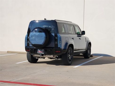 New 2026 Land Rover Defender 110 X-Dynamic SE image 4