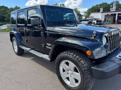 Used 2012 Jeep Wrangler Unlimited Sahara w/ Dual Top Group AWD/4WD image 12