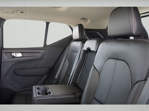 New 2026 Volvo XC40 B5 Core w/ Protection Package image 20