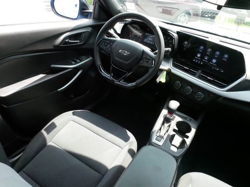Used 2024 Chevrolet Trax RS w/ Driver Confidence Package FWD image 9