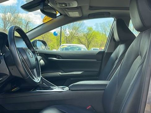 Used 2021 Toyota Camry XLE image 10