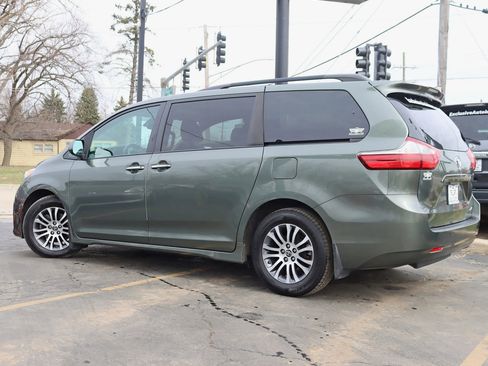 Used 2018 Toyota Sienna XLE w/ XLE Navigation Package image 10