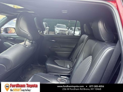 Used 2022 Toyota Highlander XSE image 12