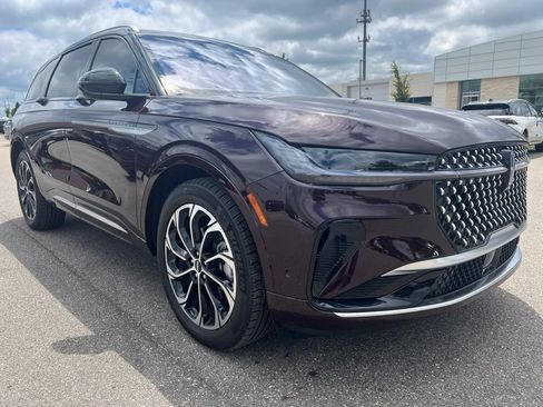 Used 2024 Lincoln Nautilus Reserve w/ Equipment Group 202A AWD/4WD image 4