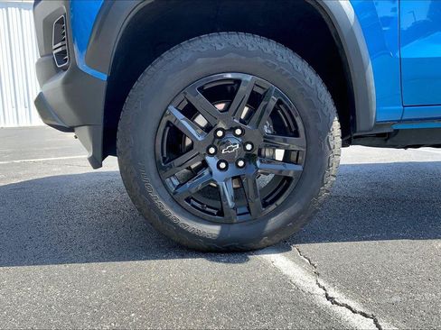 Used 2024 Chevrolet Colorado Trail Boss w/ Advanced Trailering Package AWD/4WD image 8