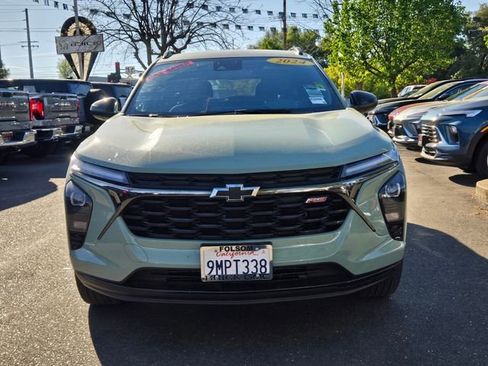 Used 2024 Chevrolet Trax RS w/ Driver Confidence Package image 2