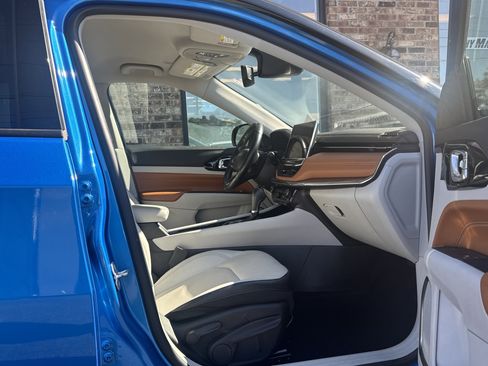 Used 2022 Jeep Compass Limited image 13