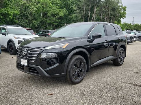 New 2026 Nissan Rogue SV AWD/4WD image 2