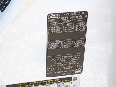 Certified 2025 Land Rover Defender 110 S AWD/4WD image 39