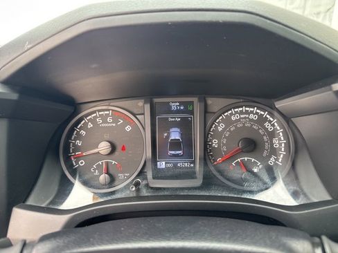 Used 2022 Toyota Tacoma TRD Off-Road image 17