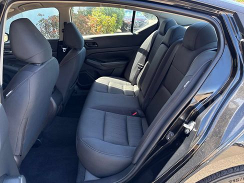 Used 2025 Nissan Altima 2.5 SV FWD image 27