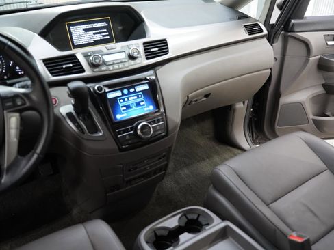 Used 2016 Honda Odyssey Touring Elite image 18