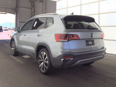 Used 2024 Volkswagen Taos SE FWD image 3