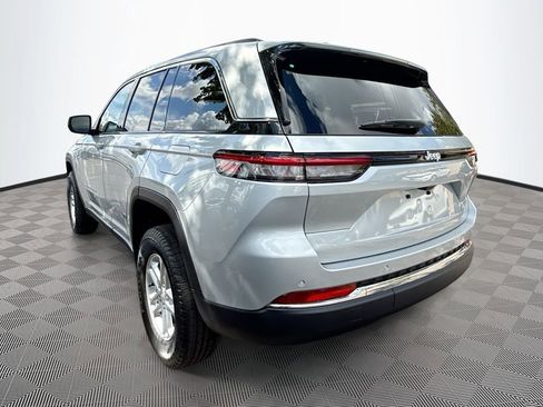 New 2025 Jeep Grand Cherokee Laredo w/ Luxury Tech Group I RWD image 5