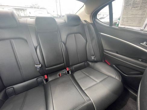 Used 2025 Genesis G70 2.5T image 32