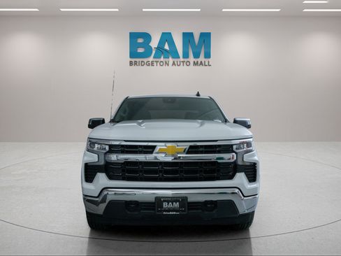 Used 2025 Chevrolet Silverado 1500 LT AWD/4WD image 2