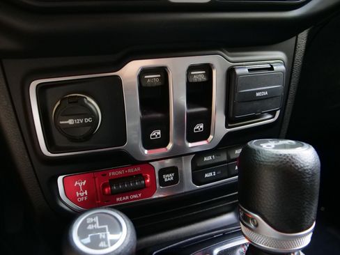 Used 2019 Jeep Wrangler Rubicon AWD/4WD image 24
