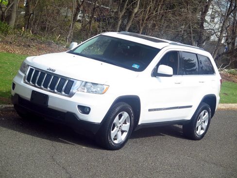 Used 2013 Jeep Grand Cherokee Laredo AWD/4WD image 23