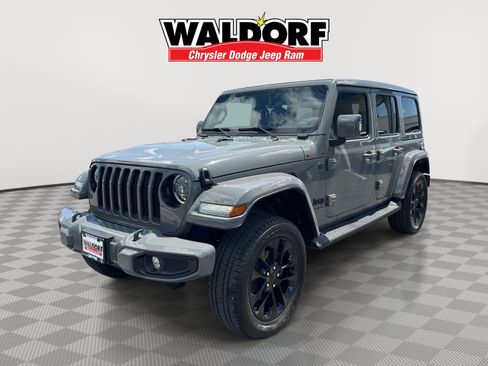 Used 2023 Jeep Wrangler Unlimited Sahara AWD/4WD image 3