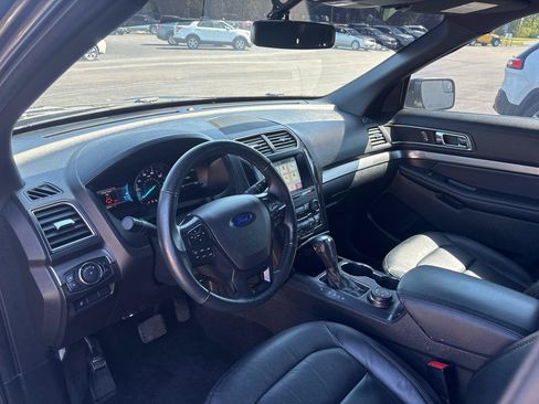Used 2018 Ford Explorer XLT w/ Equipment Group 202A AWD/4WD image 12