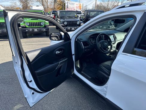 Used 2021 Jeep Cherokee Limited image 11