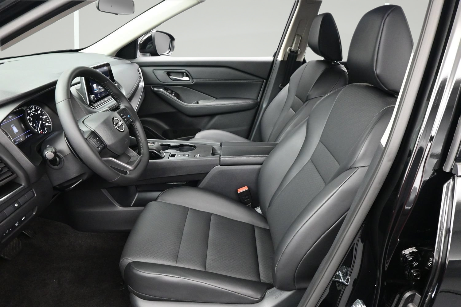 Certified 2026 Nissan Rogue Dark Armor FWD image 9