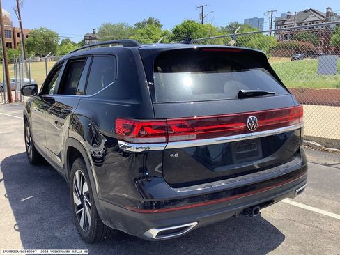 Used 2024 Volkswagen Atlas SE FWD image 6