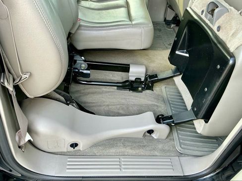 Used 2005 Chevrolet Avalanche Z66 w/ Sun And Sound Package image 27