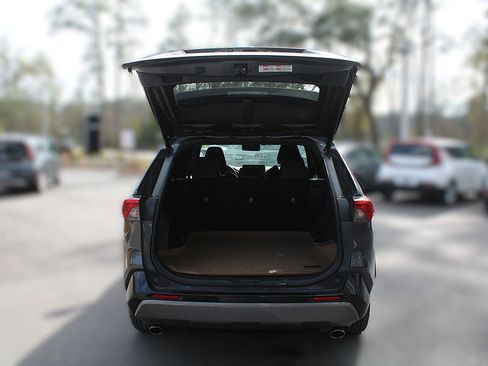 Used 2019 Toyota RAV4 XSE image 9