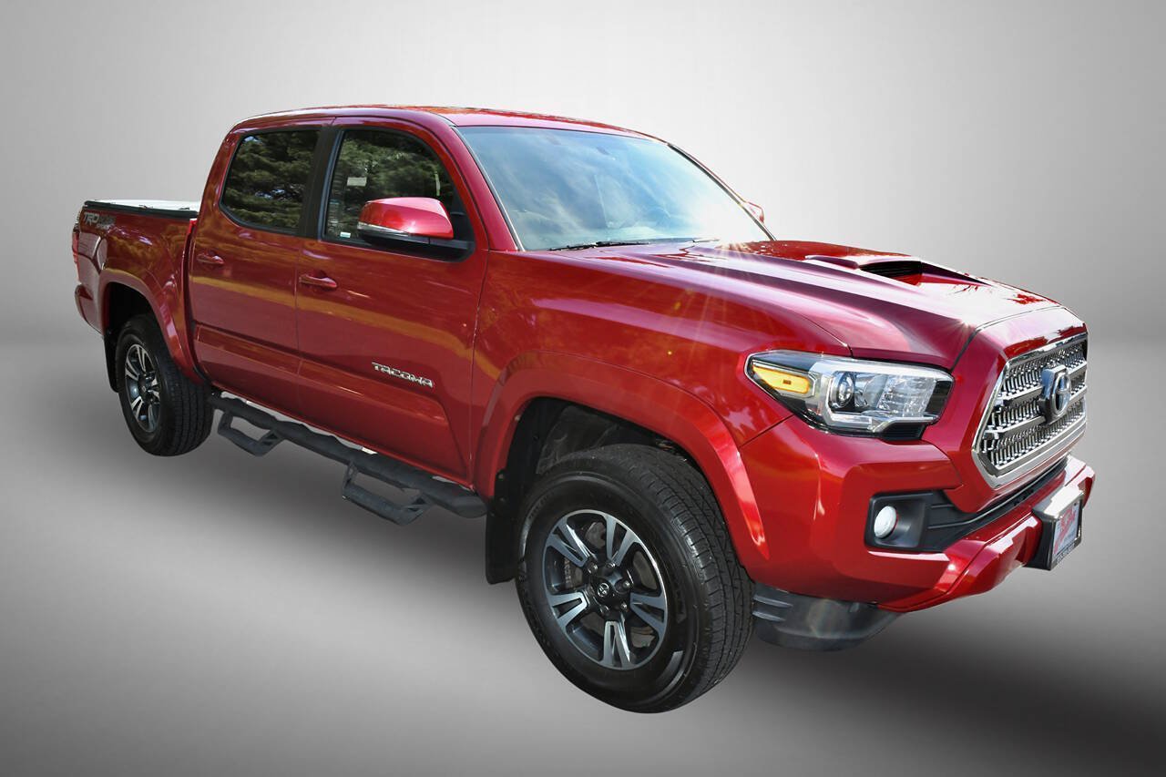 Used 2017 Toyota Tacoma TRD Sport w/ Premium & Technology Package AWD/4WD image 9