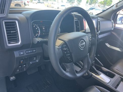 Used 2024 Nissan Frontier SL w/ Technology Package AWD/4WD image 9