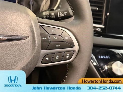 Used 2025 Chrysler Pacifica Select FWD image 22