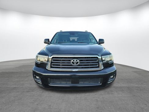 Used 2022 Toyota Sequoia SR5 image 2