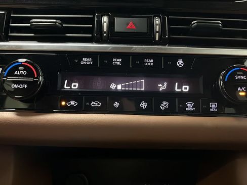 Used 2025 Nissan Pathfinder Platinum AWD/4WD image 18