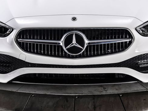 Used 2023 Mercedes-Benz C 300 4MATIC Sedan image 4