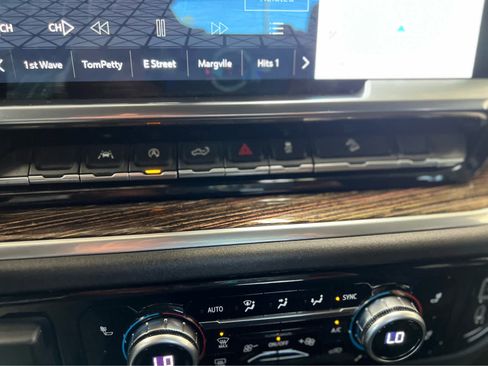 Used 2023 GMC Sierra 1500 Elevation image 37