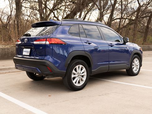 Used 2022 Toyota Corolla Cross LE image 9