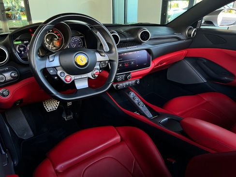 Used 2019 Ferrari Portofino image 27