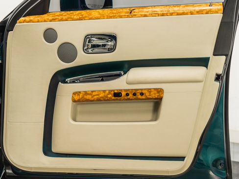 Used 2010 Rolls-Royce Ghost image 43