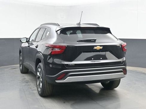 New 2026 Chevrolet Trax LT w/ LT Convenience Package FWD image 12