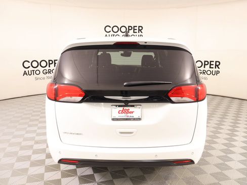 Used 2025 Chrysler Voyager LX FWD image 22
