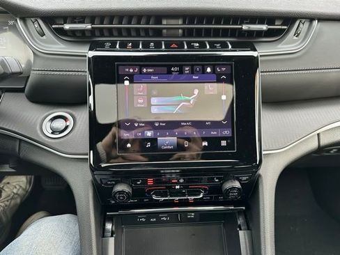 New 2025 Jeep Grand Cherokee Altitude AWD/4WD image 14