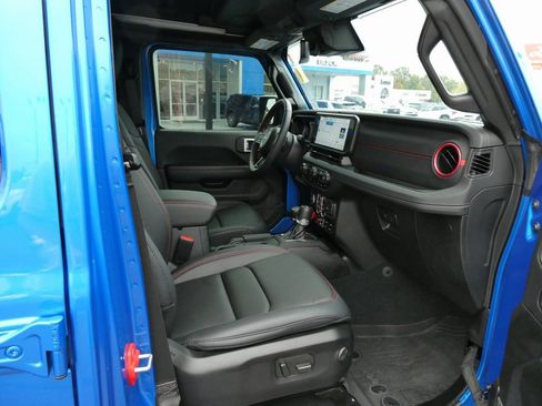 Used 2024 Jeep Wrangler Unlimited Rubicon w/ Technology Group image 15