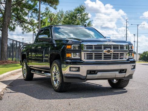 Used 2015 Chevrolet Silverado 1500 LTZ Z71 w/ LTZ Plus Package AWD/4WD image 3