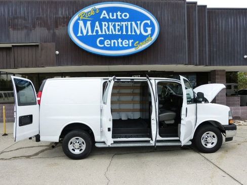 Used 2024 Chevrolet Express 2500 w/ Driver Convenience Package image 22