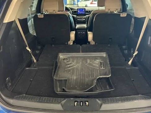 Used 2020 Ford Explorer XLT w/ Equipment Group 202A AWD/4WD image 17