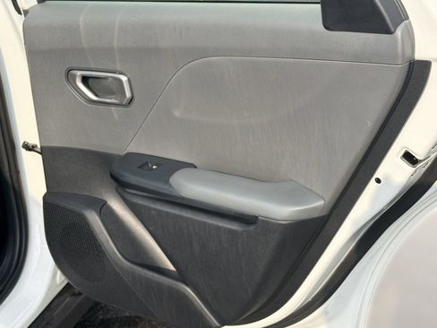 Used 2025 Kia K4 FWD image 32