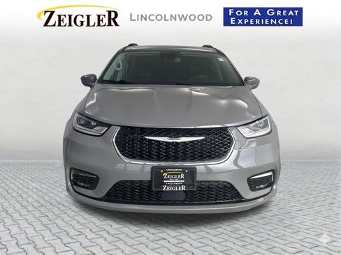 Used 2022 Chrysler Pacifica Touring-L FWD image 8