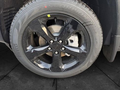 New 2025 Jeep Grand Cherokee Limited w/ Black Appearance Package image 14